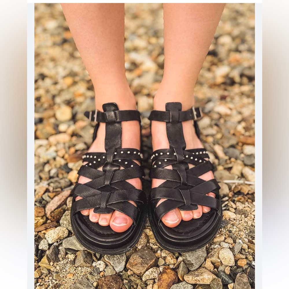 AS98 Minerva Sandals Flat Sandals  black women sise 37 US 7 gently used, NERO.